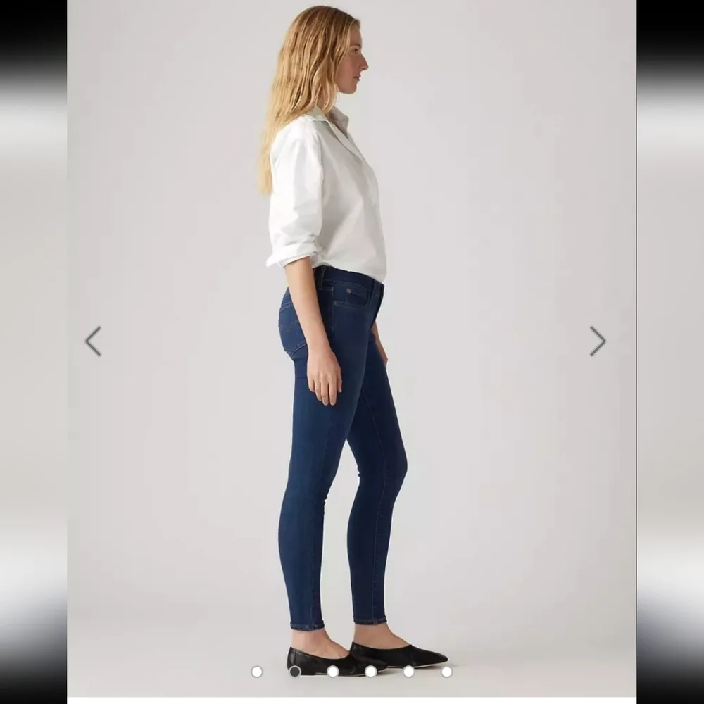 SALE--Levi's Women's Dark Blue Rinse 711 Skinny Jeans - Picture 4 of 11